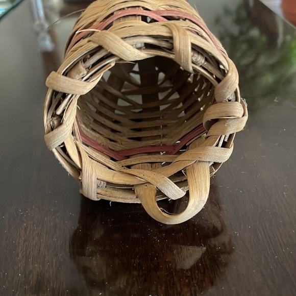 Vintage hanging basket.  Small size.  In good shape. - Picture 2 of 4